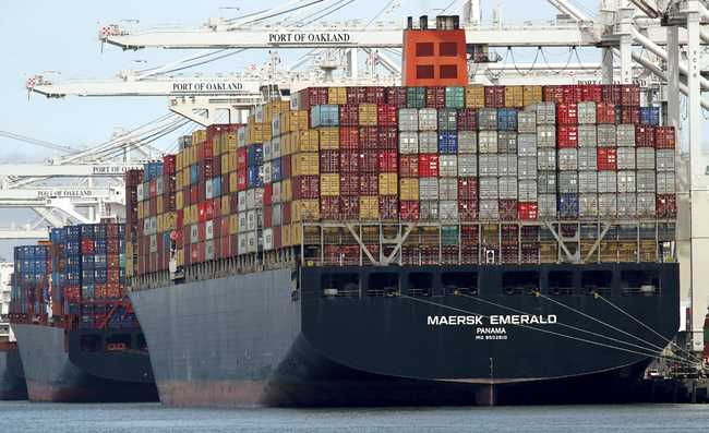 The container ship Maersk Emerald is unloaded at the Port of Oakland, Calif, July 12, 2018. [File photo: AP/Ben Margot]