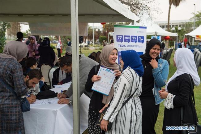 Egyptian students attend a recruitment fair at the Suez Canal University in Egypt's Ismailia Province, April 15, 2019. [Photo: Xinhua]