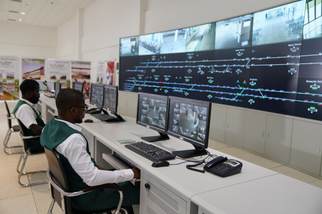 Technical staff works in the control room for the Abuja-Kaduna railway. [Photo provided to China Plus]