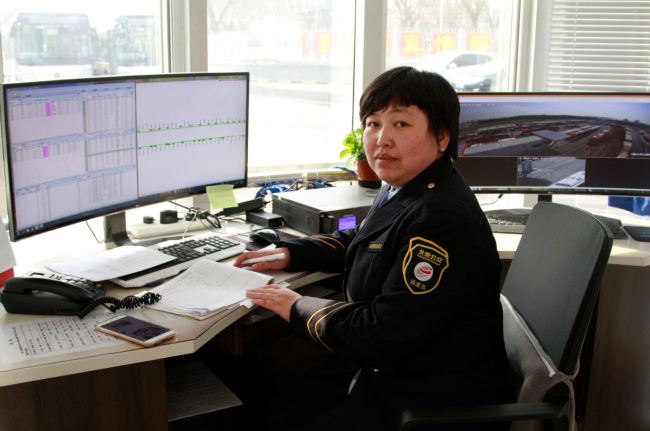 Zhang Ying is a bus dispatcher [Photo: courtesy of Beijing Public Transport Corporation] 
