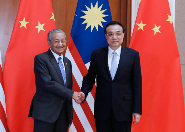 Chinese Premier Li Keqiang meets with Malaysian Prime Minister Mahathir Mohamad in Beijing on Thursday, April 25, 2019. [Photo: Xinhua]