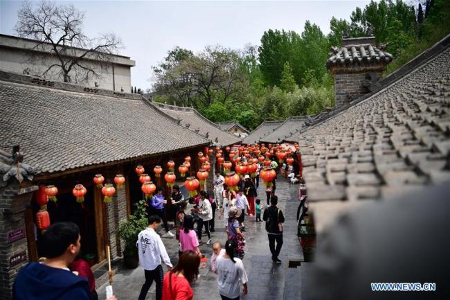 Tourists visit the Changshou Mountain scenic spot in Zhulin Township of Gongyi, central China's Henan Province, May 3, 2019. In recent years, Zhulin Township has been committed to developing tourism industry, as a way to boost people's income. [Photo: Xinhua/Feng Dapeng]