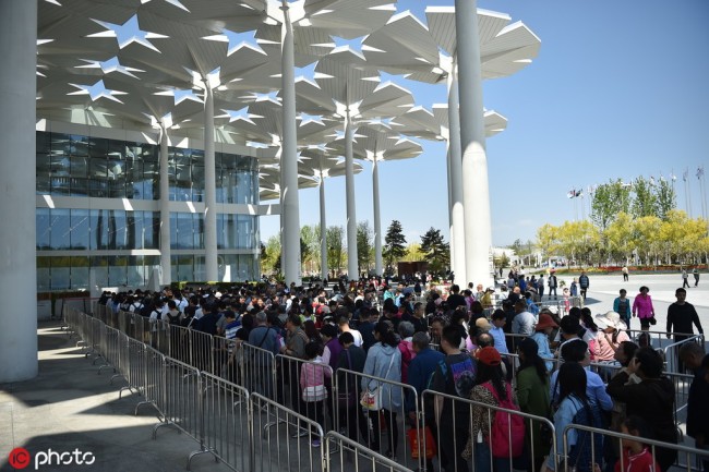 Visitors are queuing up to enter the International Pavilion at the Beijing horticultural expo site, in Yanqing District, northwest Beijing, on May 1, 2019. [Photo: IC]