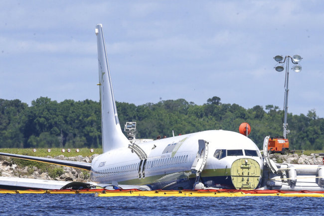 A charter plane carrying 143 people and traveling from Cuba to north Florida sits in a river at the end of a runway, May 4, 2019 in Jacksonville, Fla. [Photo: AP/Gary McCullough]