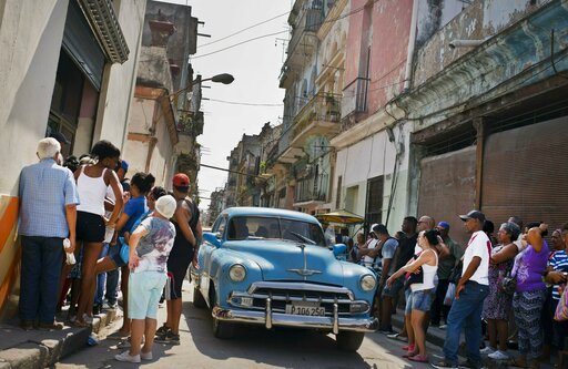 People wait in line to buy chicken at a government-run grocery store in Havana, Cuba, May 11, 2019. [Photo: AP/Ramon Espinosa]