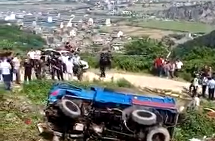 A farm vehicle is seen in this video screenshot after it rolled over in Songmen Township in Wenling City, Zhejiang Province on Sunday, May 12, 2019. [Photo: IC]