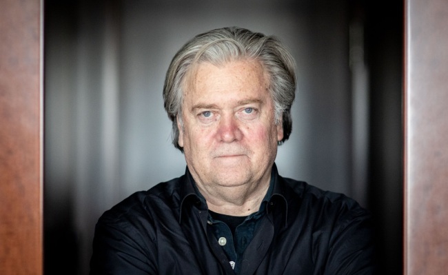 US Publicist Steve Bannon, former advisor to the US president, framed in a doorway on the sidelines of an interview with a German press agency in Berlin, May 2019. [Photo: IC]