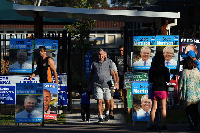 Resident arrive to cast their votes at the Lilly Pilly polling booth during the Australia's general election in Sydney on May 18, 2019.[Photo: AFP/Saeed KHAN] 