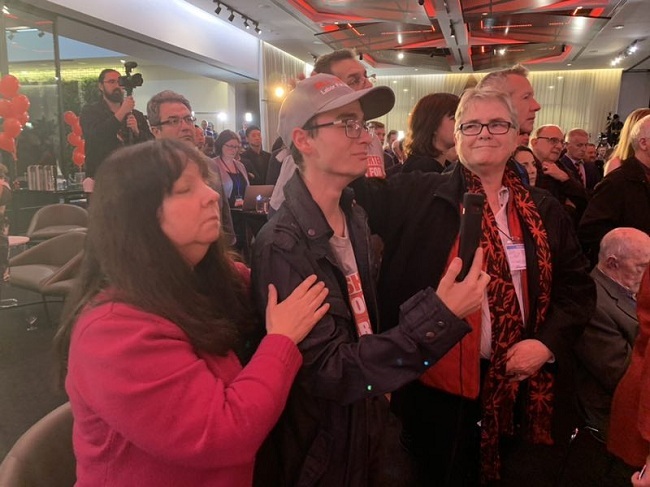 Labor supporter cries after Bill Shorten spoke in Melbourne announcing defeat. [Photo: China Plus]