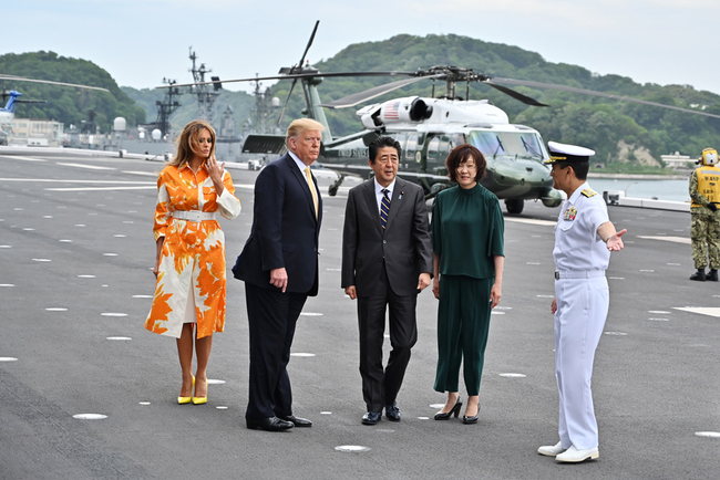 US President Donald Trump (2nd-L), First Lady Melania Trump (L), Japan's Prime Minister Shinzo Abe and his wife Akie (R) arrive onboard Japan Maritime Self-Defense Force's (JMSDF) helicopter carrier DDH-184 Kaga at JMSDF Yokosuka base in Yokosuka on May 28, 2019. [Photo: Pool/AFP/Charly Triballeau]