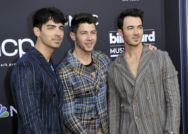 (L-R)Joe, Nick and Kevin Jonas of the Jonas Brothers at the Billboard Music Awards in Las Vegas on May 1, 2019. [Photo: IC]