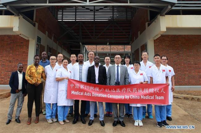 Economic and Commercial Counsellor of the Chinese Embassy in Rwanda Wang Jiaxin (3rd R, front), Director of Masaka Hospital Marcel Uwizeye (4th R, front), members of the 19th Chinese Medical Team in Rwanda and others pose for a group photo following a medical aids donation ceremony in Kigali, capital city of Rwanda, on May 29, 2019. The 19th Chinese Medical Team in Rwanda on Wednesday handed over medical aids to Masaka Hospital in Kigali. [Photo: Xinhua]