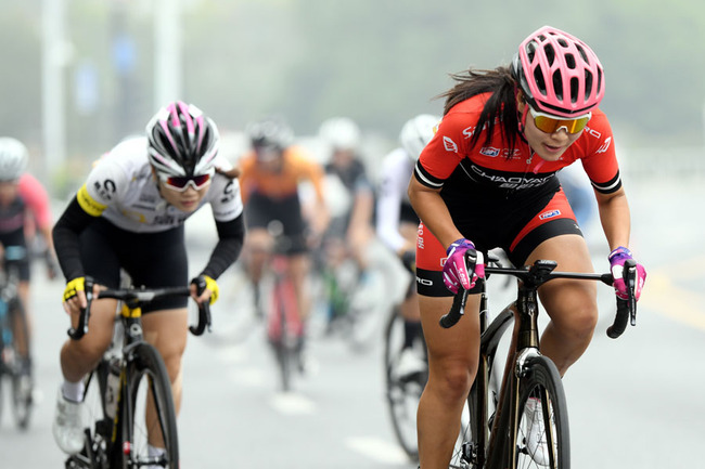 The Zhejiang Great Bay Area Cycling Open also features women riders from China and abroad. [Photo provided to China Plus]