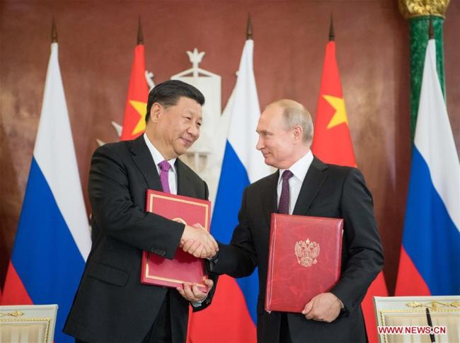 Chinese President Xi Jinping (L) and his Russian counterpart Vladimir Putin sign the statements on elevating bilateral ties to the comprehensive strategic partnership of coordination for a new era and on strengthening contemporary global strategic stability, and witness the signing of a number of cooperation documents, after their talks in Moscow, Russia, June 5, 2019. Xi Jinping held talks with Vladimir Putin at the Kremlin in Moscow on Wednesday. [Photo: Xinhua]