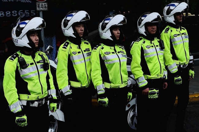 Traffic police are on duty along the main routes for vehicles carrying the students for test to keep the traffic in good order in Harbin on June 7, 2019. [Photo: IC]