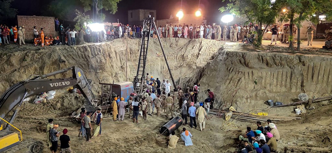 An Indian rescue team launches an operation to recover the body of Fatehveer Singh, 2, who fell in a 33-meter deep well on June 6, in Sunam in the Punjab district of Sangrur on June 10, 2019. [Photo: AFP]