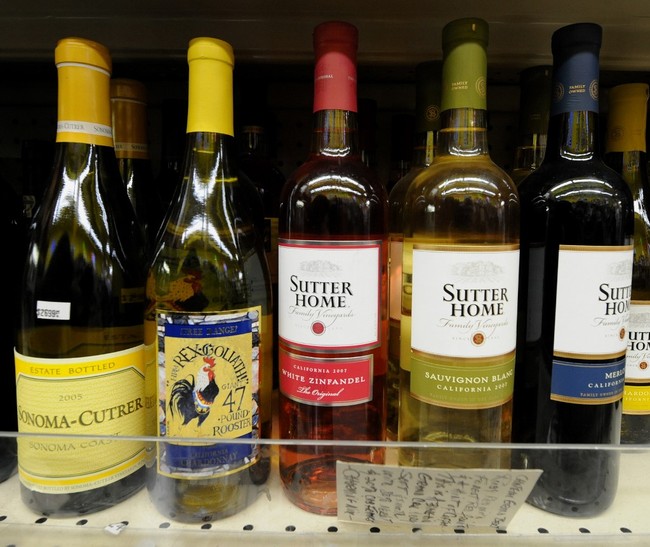 File Photo: Wine is seen for sale in a store in Los Angeles on December 9, 2009. [Photo: AFO/Mark RALSTON]