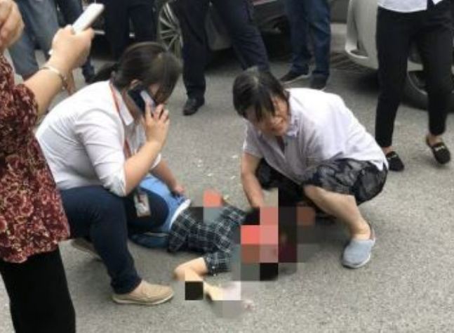 A screenshot shows a 10-year-old girl was badly hurt by an object thrown from a nearby high-rise building in Nanjing on June 19, 2019. [Photo: China Plus]