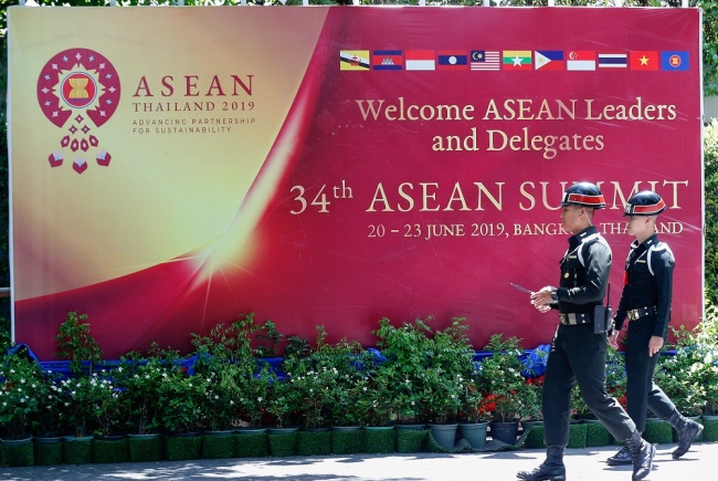 Soldiers guard at the 34th ASEAN Summit in Bangkok, Thailand. [Photo: IC]