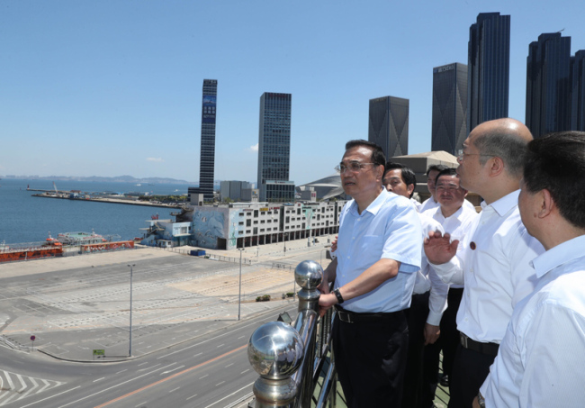 Chinese Premier Li Keqiang makes a tour in Dalian, a coastal city in northeast China's Liaoning Province, on Monday, July 1, 2019.[Photo: gov.cn] 