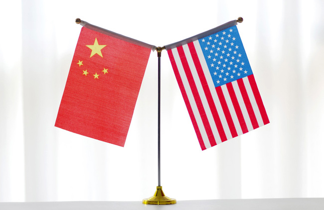 National flags of China and the United States. [File photo: IC]