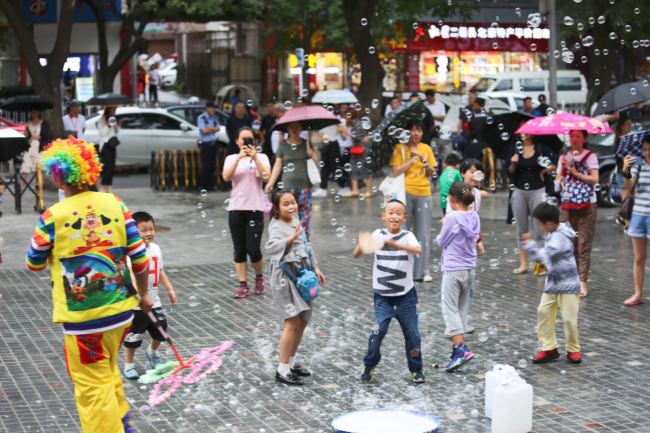 Children play ahead of the opening of China Children's Theatre Festival, on Saturday, July 6, 2019. [Photo provided to China Plus]