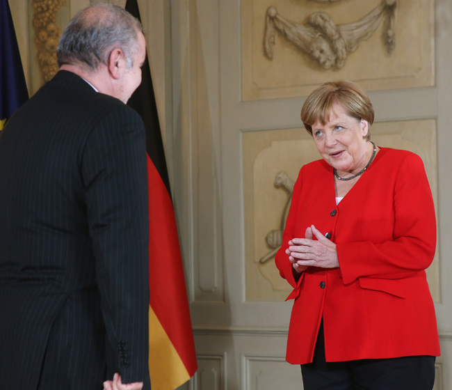 German Chancellor Angela Merkel welcomes Ali Akbar Dabiran, Chargé d'Affaires of the Islamic Republic of Iran, without a handshake during the annual reception for the Diplomatic Corps at Meseberg Castle in Brandenburg, July 9, 2019. [Photo: IC]