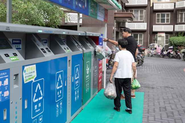 Residents disposing of sorted garbage are using bins equipped with facial recognition cameras at a community in Xicheng District in Beijing on Thursday, July 10, 2019. [Photo: IC]