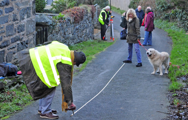 Picture taken on January 9, 2019 shows local surveying Ffordd Pen Llech, Harlech hoping to get in the Guinness Book of records for the steepest street in the world. [Photo: IC]
