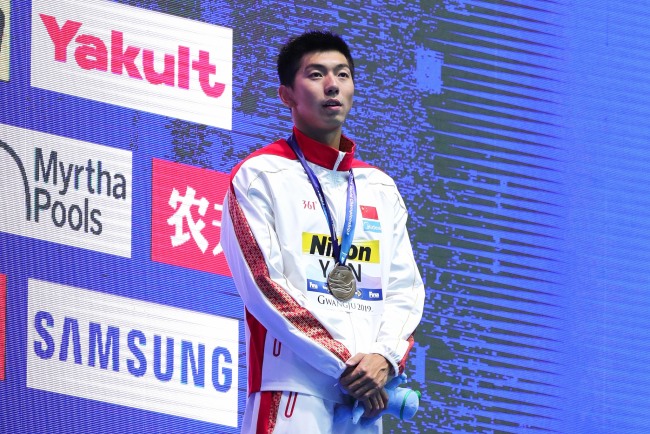China’s Yan Zibei poses with his bronze medal at men's 100m breaststroke medal ceremony at the 2019 World Championships at Nambu University Municipal Aquatics Center in Gwangju, South Korea, on July 22, 2019. [Photo: VCG]