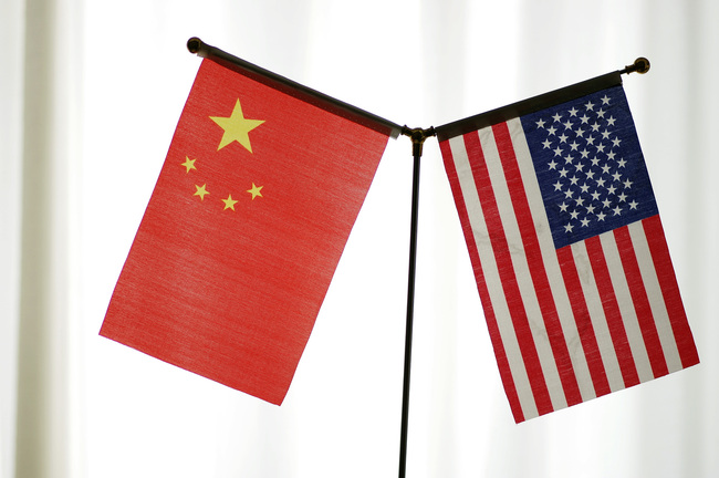 National flags of China and the U.S. [File Photo: VCG]