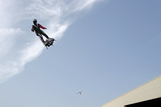 Franky Zapata, "Le Rocketman", a 40-year-old inventor, performs a training flight over the Saint Inglevert airport near Calais, Northern France, Wednesday July 24, 2019.[Photo: IC]