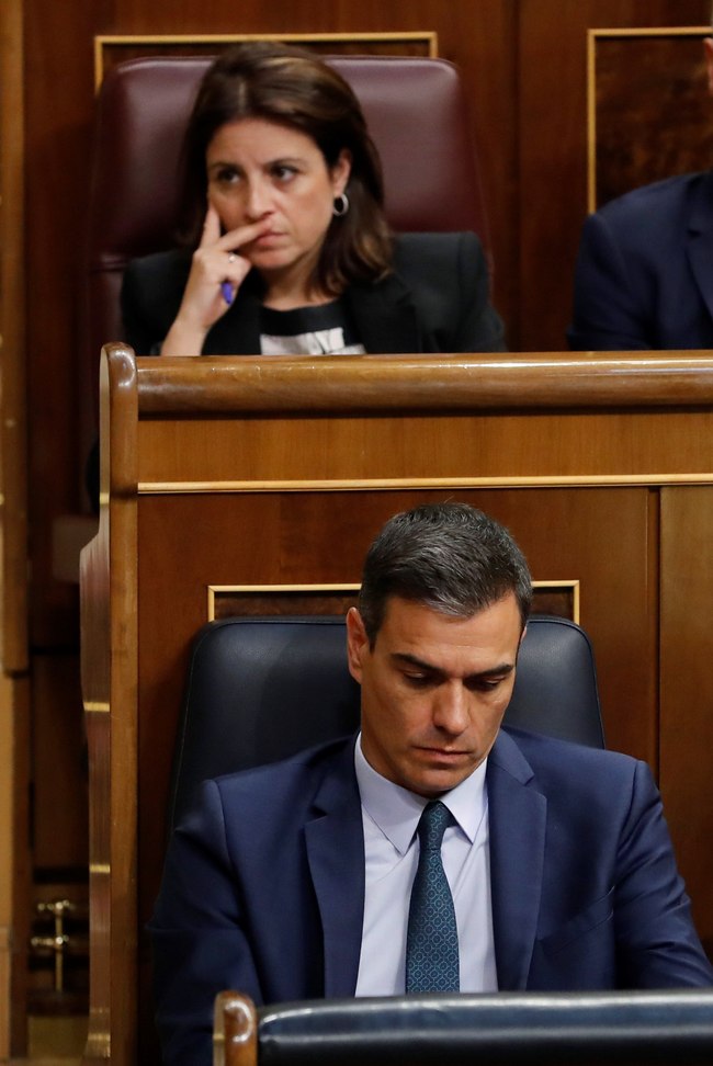 Spanish Socialist Party's parliamentary Spokeswoman, Adriana Lastra (up) and Spanish acting Prime Minister and aspirant for re-election Pedro Sanchez (down) attend the second and last investiture vote at Lower Chamber of Spanish Parliament in Madrid, Spain, 25 July 2019. [Photo: EFE via IC]