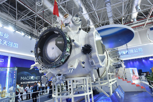 A full-size model of "Tianhe", core module of China's planned space station was unveiled for the first time at the 12th China International Aviation and Aerospace Exhibition in Zhuhai, Guangdong Province on November 7, 2018. [Photo: IC]