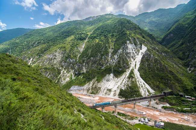 A section of China's Chengdu-Kunming Railway. [File Photo: IC]