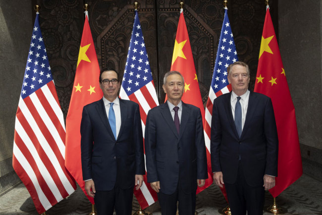 Chinese Vice Premier Liu He (C), U.S. Trade Representative Robert Lighthizer (R), and Treasury Secretary Steve Mnuchin pose for photos before holding talks at the Xijiao Conference Center in Shanghai, Wednesday, July 31, 2019. [Photo: AP via IC]