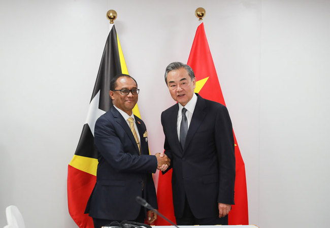 Chinese State Councilor and Foreign Minister Wang Yi meets with Timor-Leste's Foreign Minister Dionisio da Costa Babo Soares [Photo: fmprc.gov]