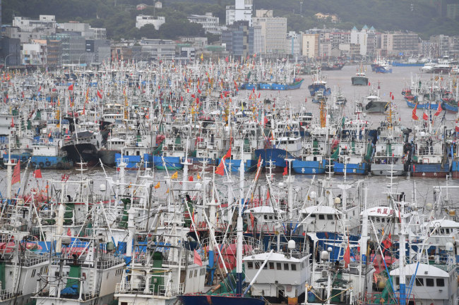 Fishing boats were docked at the port in Zhoushan, east China’s Zhejiang Province, before the arrival of Typhoon Lekima on August 8, 2019. [Photo: IC]<br>