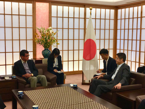 Chinese Vice Foreign Minister Le Yucheng meets with Japanese Foreign Minister Taro Kono, Tokyo, Japan, August 9, 2019. [Photo: fmprc.gov.cn]