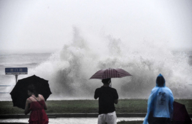 Super Typhoon Lekima causes high waves in Qingdao, Shandong Province on August 11, 2019. [Photo: IC]