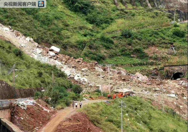 The incident site at a section of the Chengdu-Kunming railway in Ganluo County, Sichuan Province. [Photo: cctv.com]