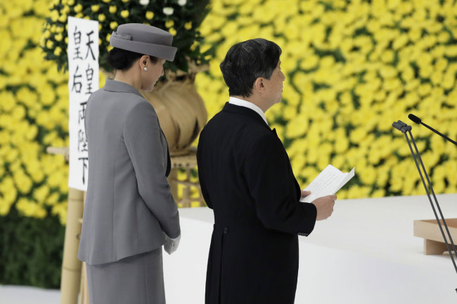 Japanese Emperor Naruhito (R) speaks next to Empress Masako before an altar during a memorial service at Nippon Budokan Hall in Tokyo, Japan, 15 August 2019. The annual ceremony marks the 74th anniversary of the end of World War II. It is held to remember the Japanese soldiers and civilians who lost their lives during the war. [Photo: EPA/KIYOSHI OTA via IC]