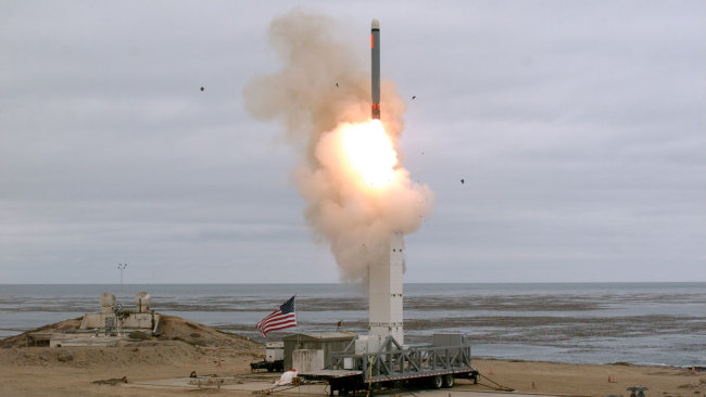 In this handout video grab released by the Defense Department of the US, a test medium-range ground-launched cruise missile exits its ground mobile launcher at the US Navy-controlled San Nicolas Island off the coast of Los Angeles, California, United States on August 18.2019. [Photo: VCG]