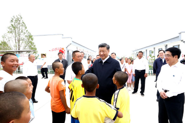 Xi Jinping, general secretary of the Communist Party of China Central Committee, visits a primary school in Gulang County, Gansu Province on Wednesday, August 21, 2019. [Photo: Xinhua]