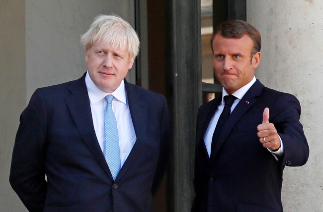 French President Emmanuel Macron (right) reacts next to British Prime Minister Boris Johnson after a joint statement before a meeting on Brexit at the Elysee Palace in Paris, France, August 22, 2019. [Photo: Reuters via VCG/Gonzalo Fuentes]