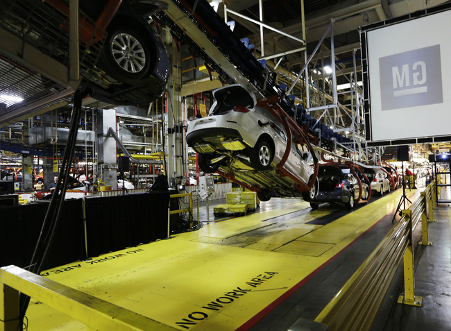 Cars move along an assembly line at the General Motors Fairfax plant in Kansas City, Kan, on Jan. 28, 2013. [File Photo: AP via IC]