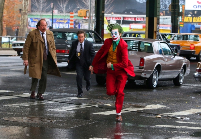 Actor Joaquin Phoenix in full joker costume and make-up was seen running at full speed while filming an intense scene where he is being pursued by co-stars Shea Whigham and Bill Camp for the 'Joker' movie. [File Photo: BACKGRID/Backgrid via VCG]