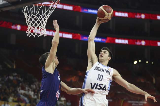 Argentina's Maximo Fjellerup tries to dunk past Serbia's Vladimir Lucic during a quarterfinal match for the FIBA Basketball World Cup in Dongguan in southern China's Guangdong province on Tuesday, Sept. 10, 2019. [Photo: IC]