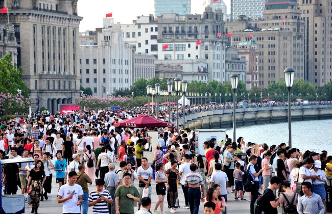 Tourists visit Shanghai during this year’s three-day Mid-Autumn Festival holiday. [Photo: IC]