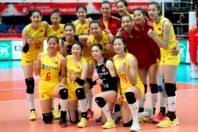 China's team players pose for pictures following the match at the women's volleyball World Cup between China and Cameroon in Japan, Sunday, Sept. 15, 2019. [Photo: IC]